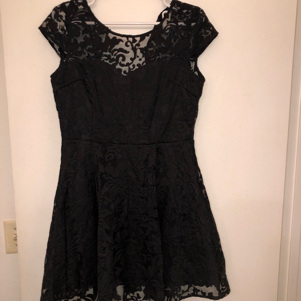 Black A-line dress w/sweetheart neckline
